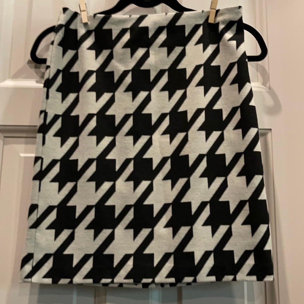 Worthington stretch houndstooth skirt